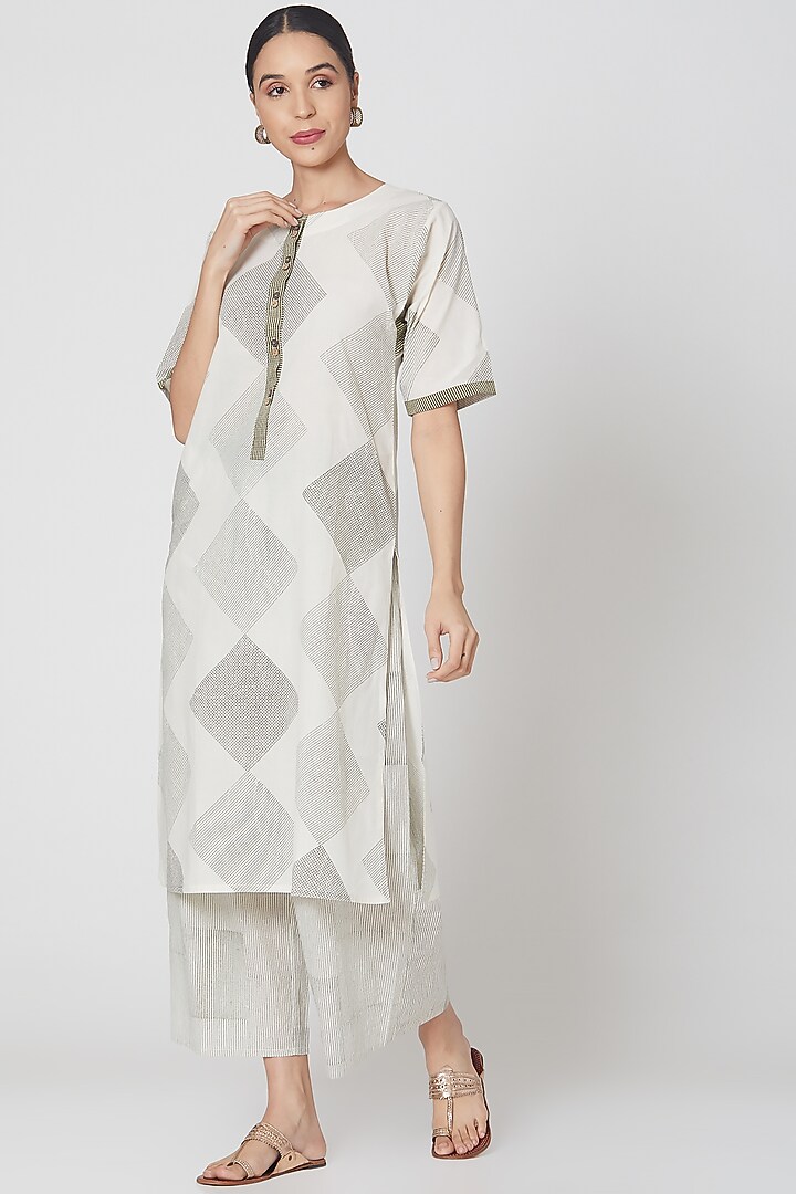 Ivory Printed Kurta Set by BANANA Labs at Pernia's Pop Up Shop