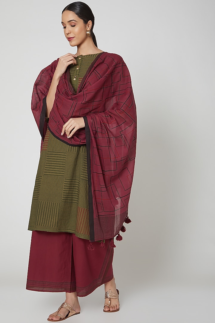 Olive Green & Maroon Printed Kurta Set by BANANA Labs at Pernia's Pop Up Shop