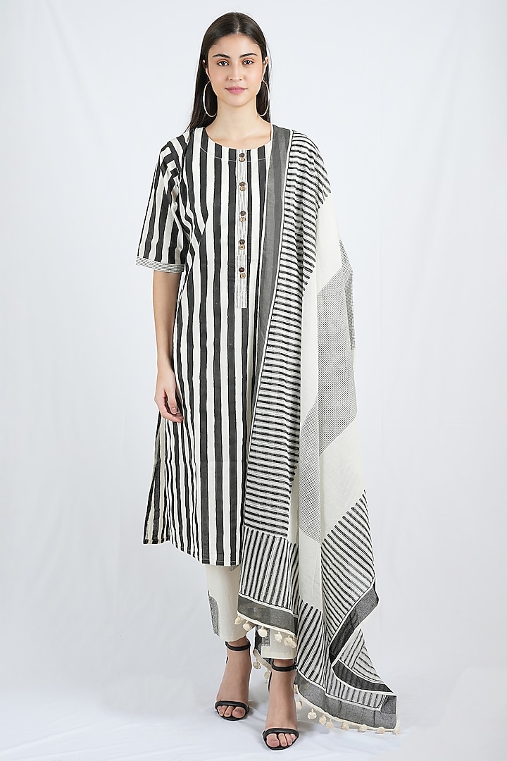 Black & White Cotton Striped Kurta Set by BANANA Labs