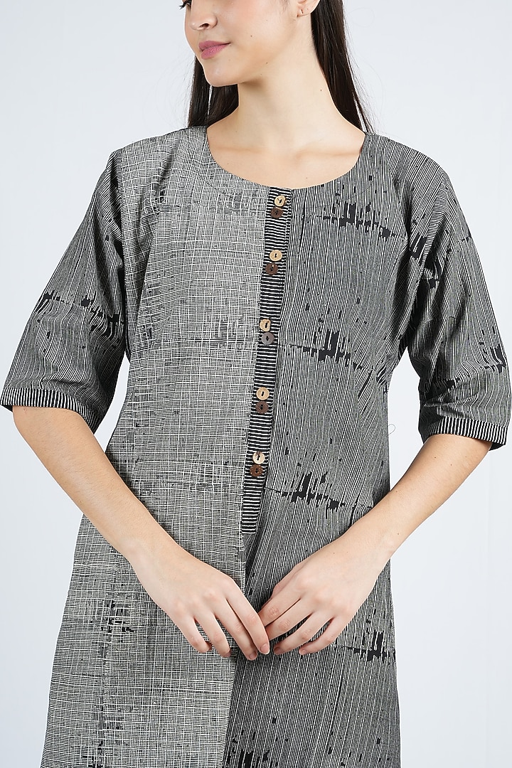 Black Cotton Striped Kurta Set by BANANA Labs at Pernia's Pop Up Shop