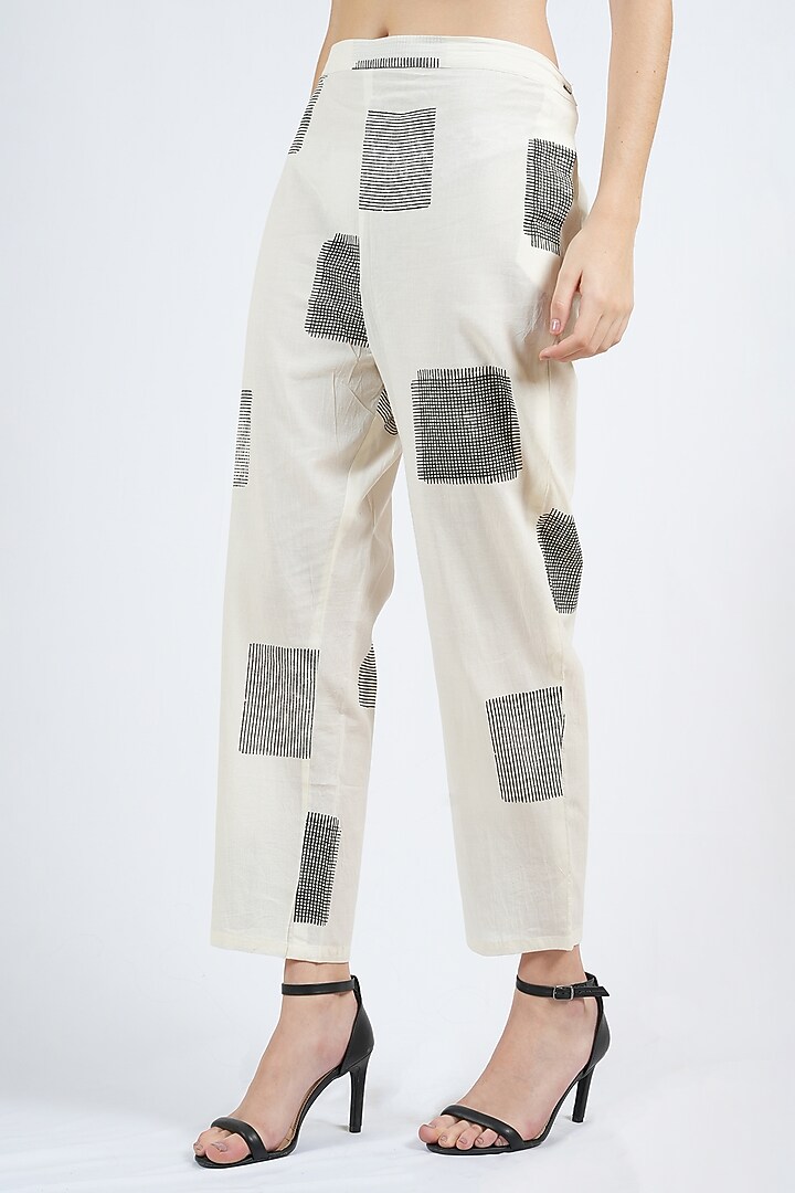 White Cotton Mul Geometric Printed Kaftan Set by BANANA Labs at Pernia's Pop Up Shop