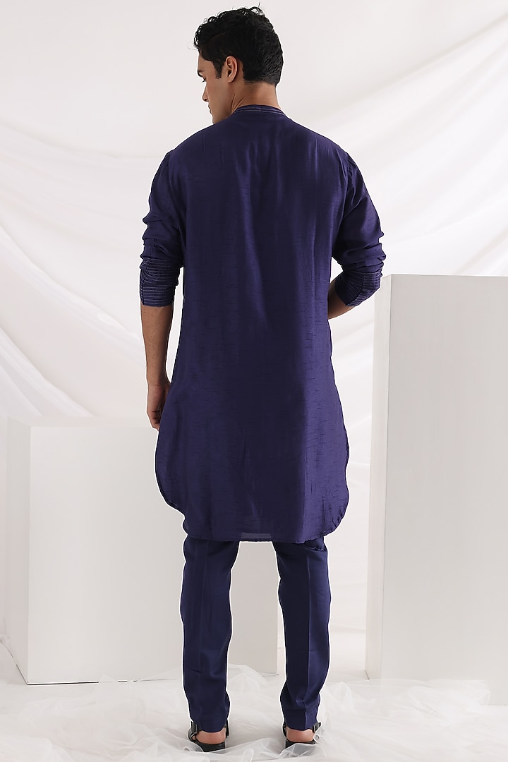 Midnight Bam Silk Thread Work Kurta Set by Smriti By Anju Agarwal Men at Pernia's Pop Up Shop