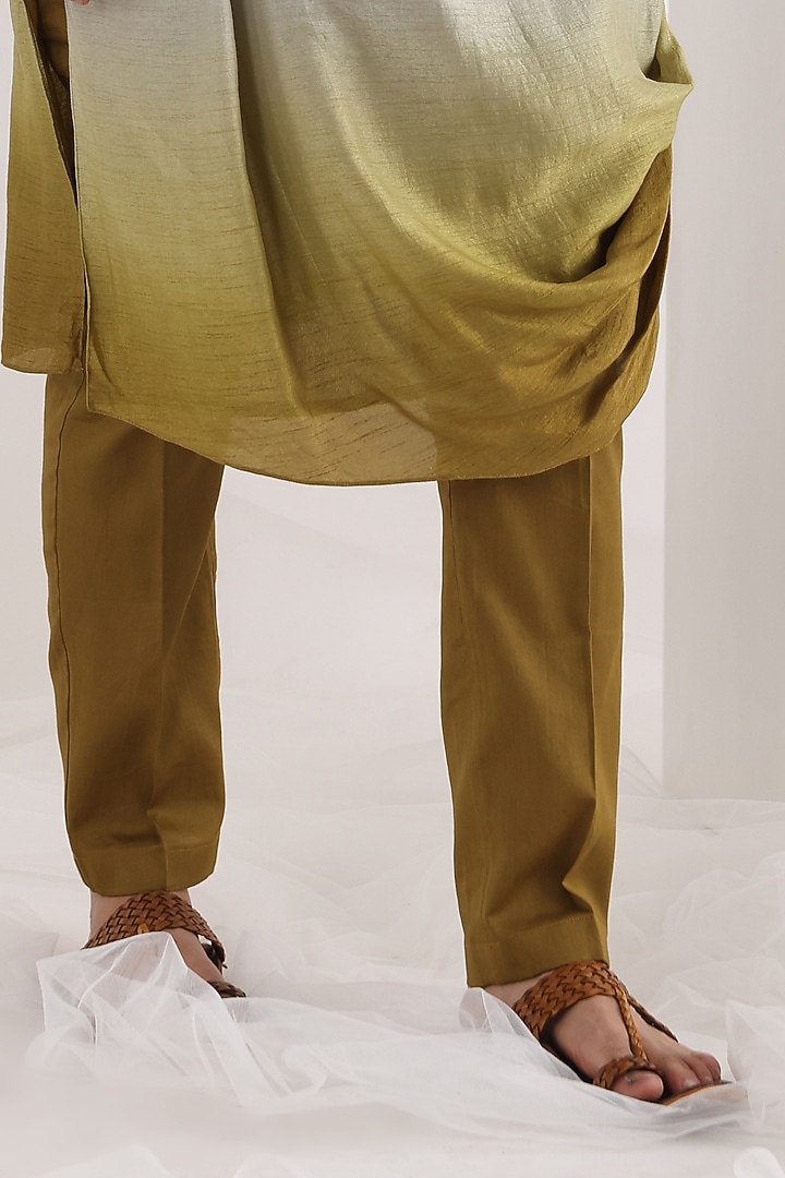 Olive Bam Silk Kora Mulmul Draped Kurta Set by Smriti By Anju Agarwal Men at Pernia's Pop Up Shop
