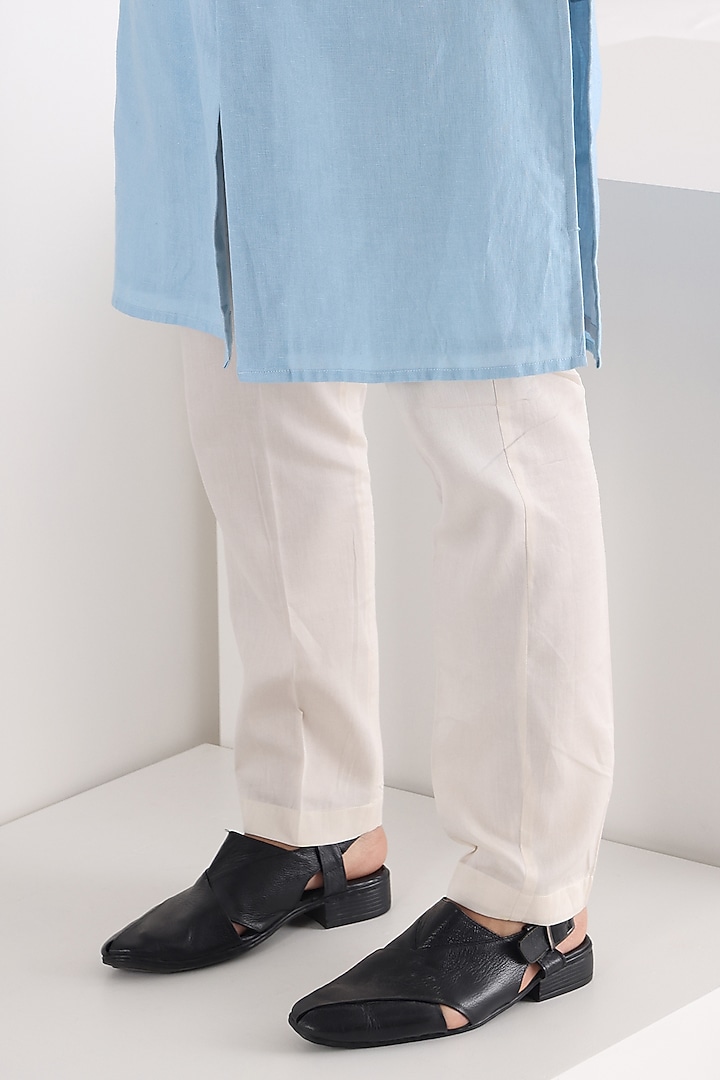 Sky Blue Linen Crepe Kurta Set by Smriti By Anju Agarwal Men at Pernia's Pop Up Shop