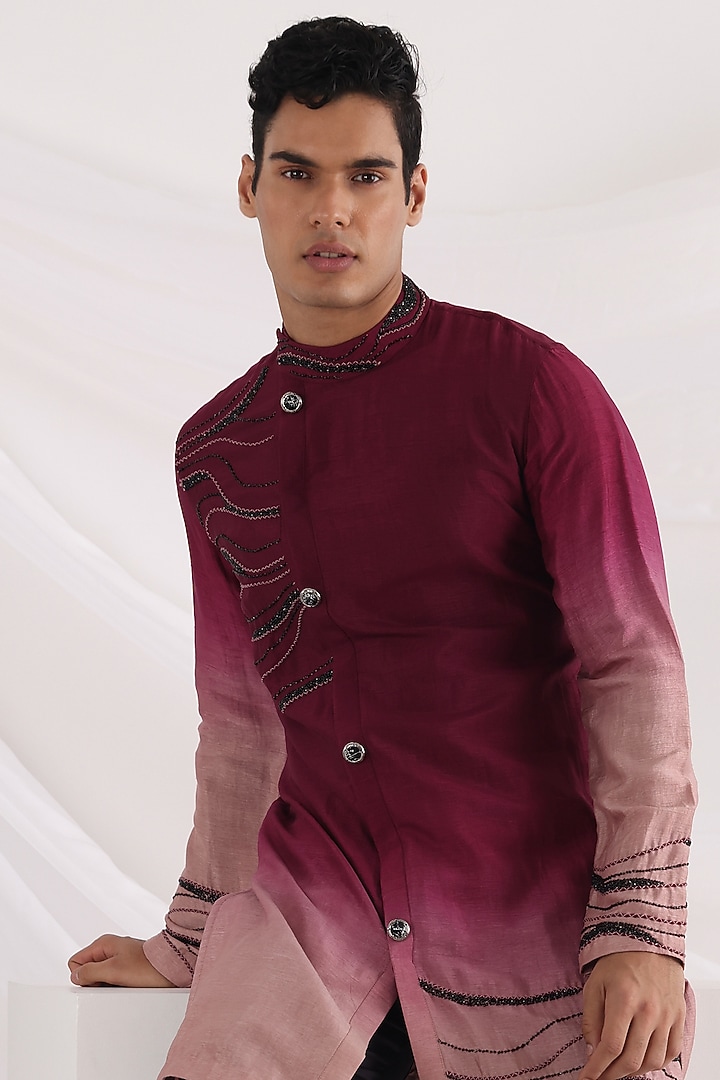 Magenta Bam Silk Embellished Kurta Set by Smriti By Anju Agarwal Men at Pernia's Pop Up Shop
