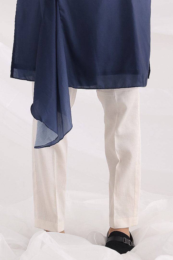 Blue Bam Silk Embroidered kurta Set by Smriti By Anju Agarwal Men at Pernia's Pop Up Shop