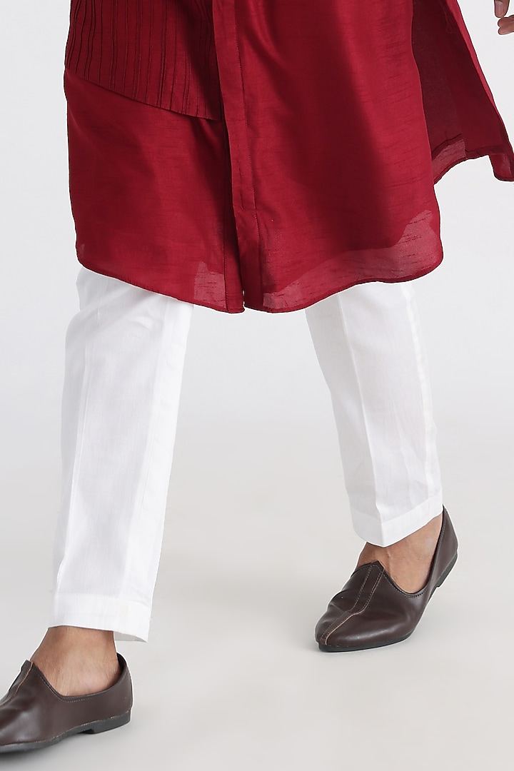 Maroon Silk Mulmul Thread Embroidered Kurta Set by Smriti By Anju Agarwal Men at Pernia's Pop Up Shop