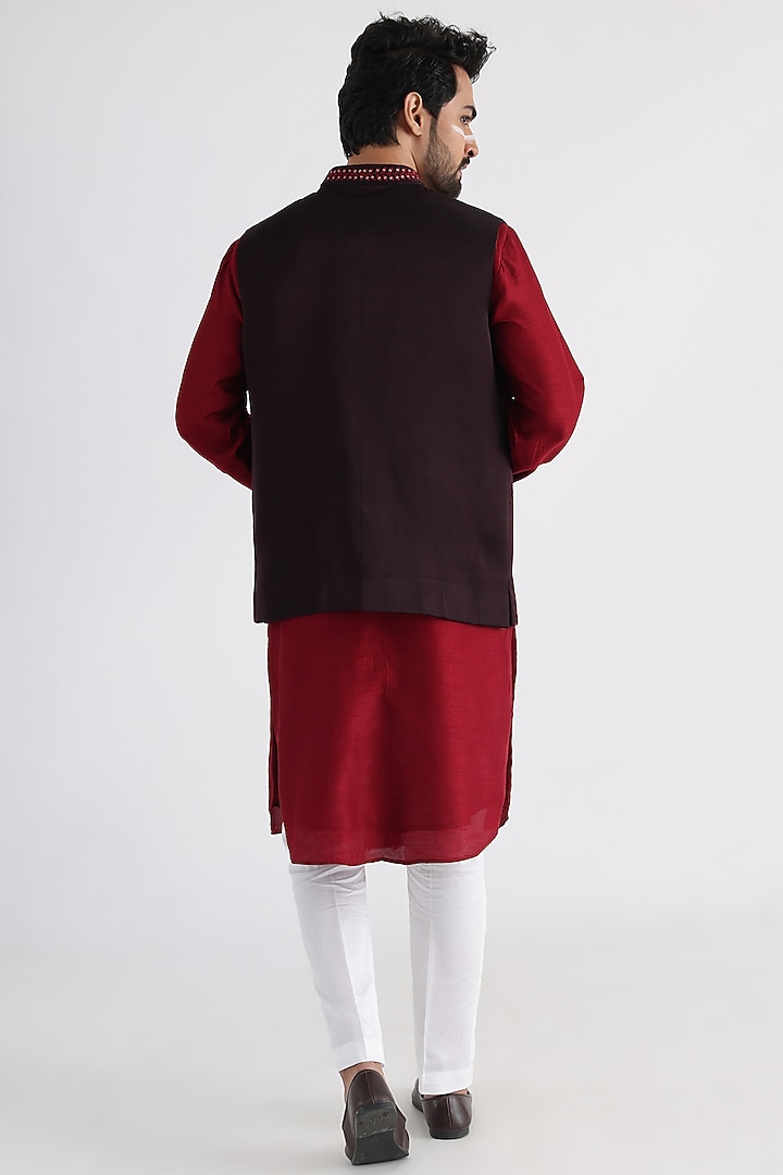 Brown Linen Satin Thread Machine Embroidered Bundi Jacket Set by Smriti By Anju Agarwal Men at Pernia's Pop Up Shop