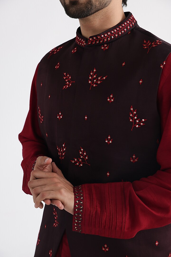 Brown Linen Satin Thread Machine Embroidered Bundi Jacket Set by Smriti By Anju Agarwal Men at Pernia's Pop Up Shop