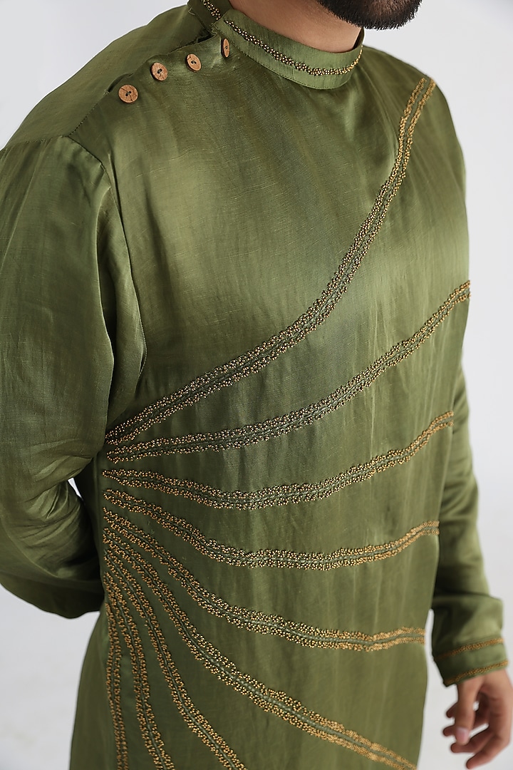 Olive Green Linen Satin Mulmul Embroidered Kurta Set by Smriti By Anju Agarwal Men at Pernia's Pop Up Shop