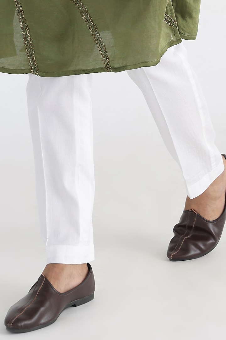 Olive Green Linen Satin Mulmul Embroidered Kurta Set by Smriti By Anju Agarwal Men at Pernia's Pop Up Shop