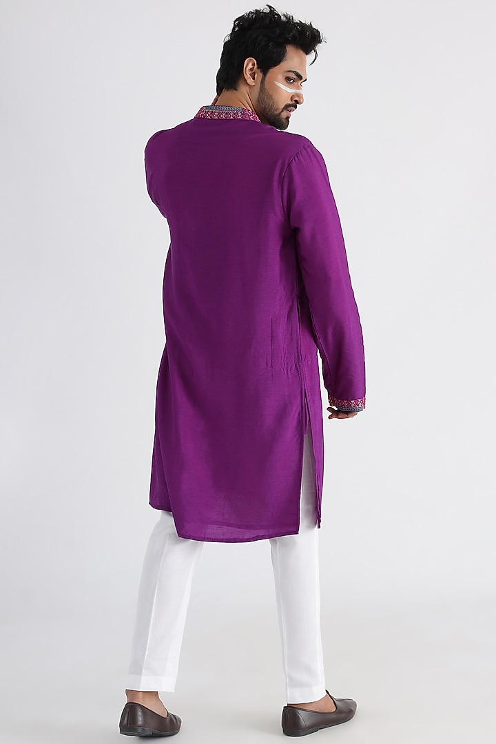 Purple Bemberg Silk Mulmul Embroidered Kurta Set by Smriti By Anju Agarwal Men at Pernia's Pop Up Shop