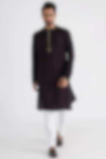 Brown Bemberg Silk Mulmul Embroidered Kurta Set by Smriti By Anju Agarwal Men at Pernia's Pop Up Shop