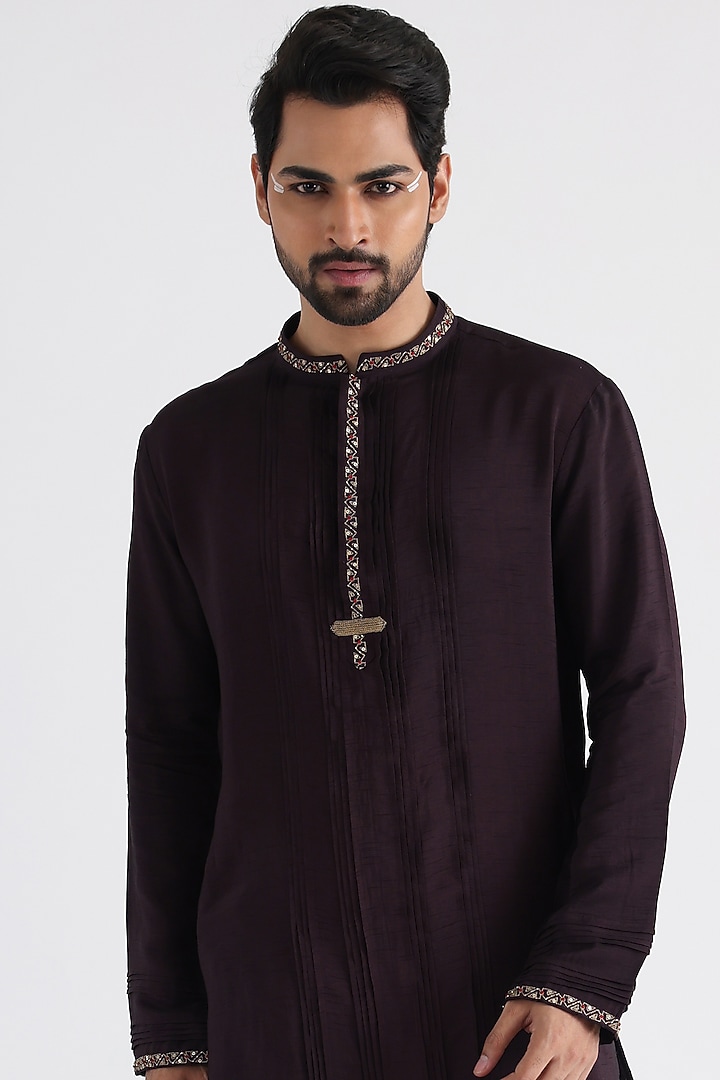 Brown Bemberg Silk Zari & Sequins Embroidered Kurta Set by Smriti By Anju Agarwal Men at Pernia's Pop Up Shop