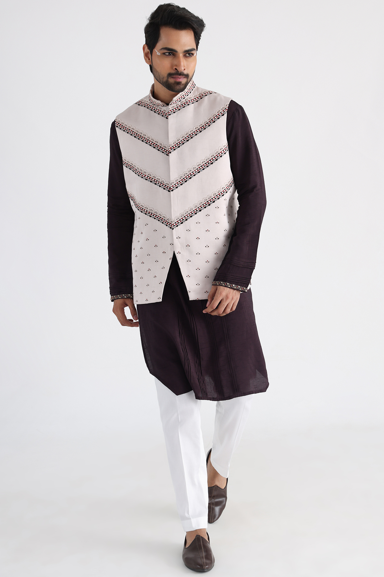 Off-White Linen Satin Hand & Machine Embroidered Bundi Jacket Set by Smriti By Anju Agarwal Men