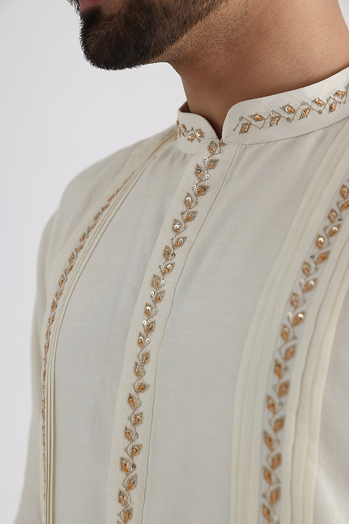 Off-White & Brown Linen Bemberg Silk Mulmul Thread Hand Embroidered Kurta Set by Smriti By Anju Agarwal Men at Pernia's Pop Up Shop