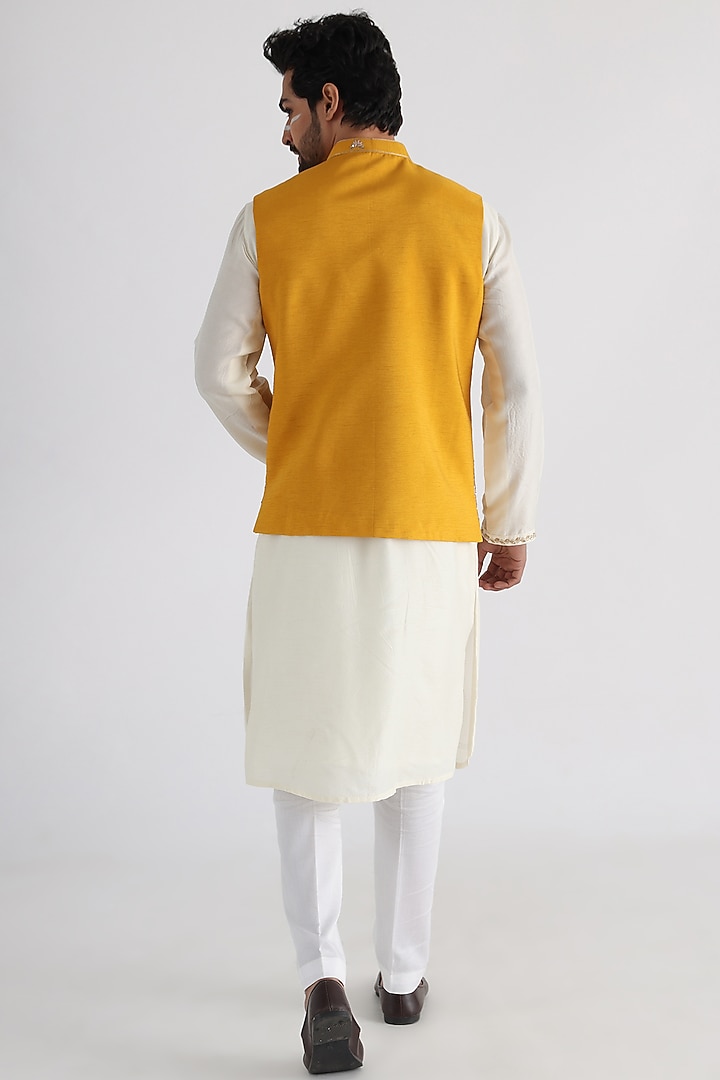 Yellow Bemberg Silk Hand Embroidered Bundi Jacket Set by Smriti By Anju Agarwal Men at Pernia's Pop Up Shop