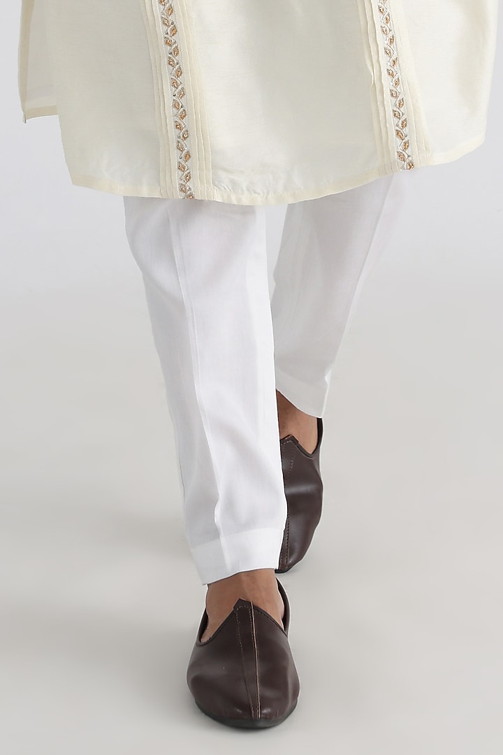 Yellow Bemberg Silk Hand Embroidered Bundi Jacket Set by Smriti By Anju Agarwal Men at Pernia's Pop Up Shop