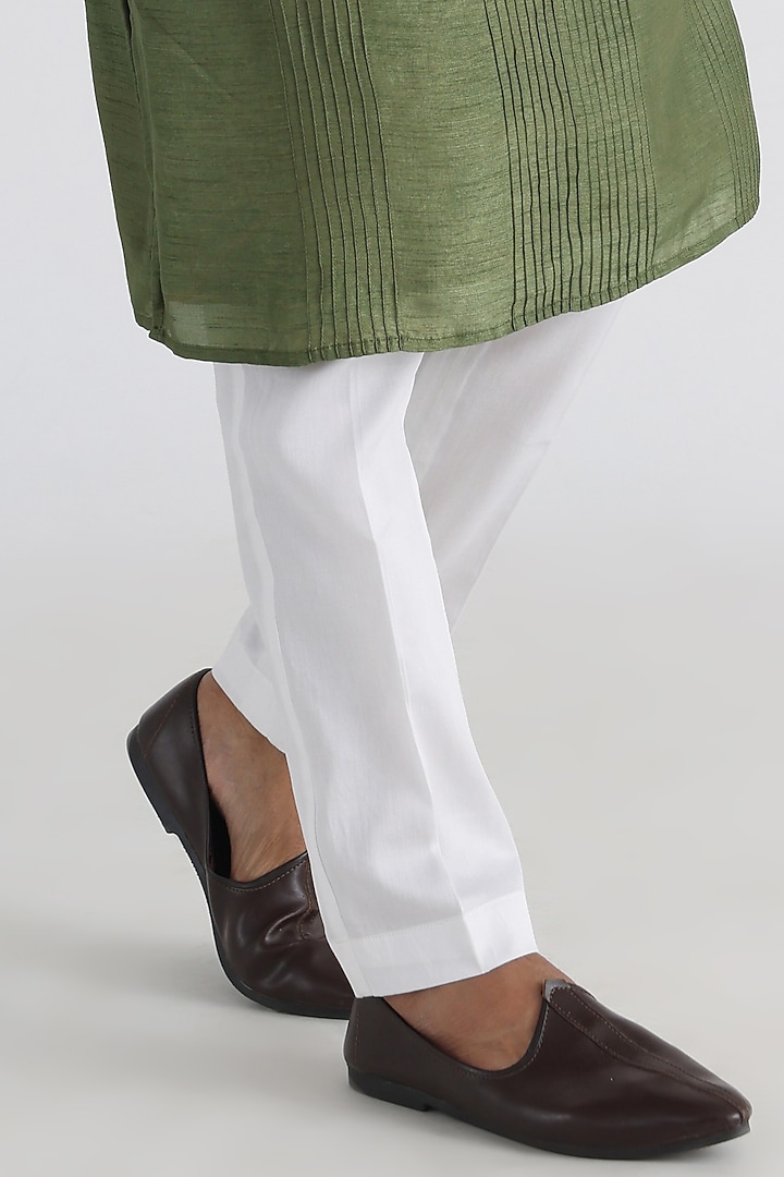Olive Green Bemberg Silk Mulmul Embroidered Kurta Set by Smriti By Anju Agarwal Men at Pernia's Pop Up Shop