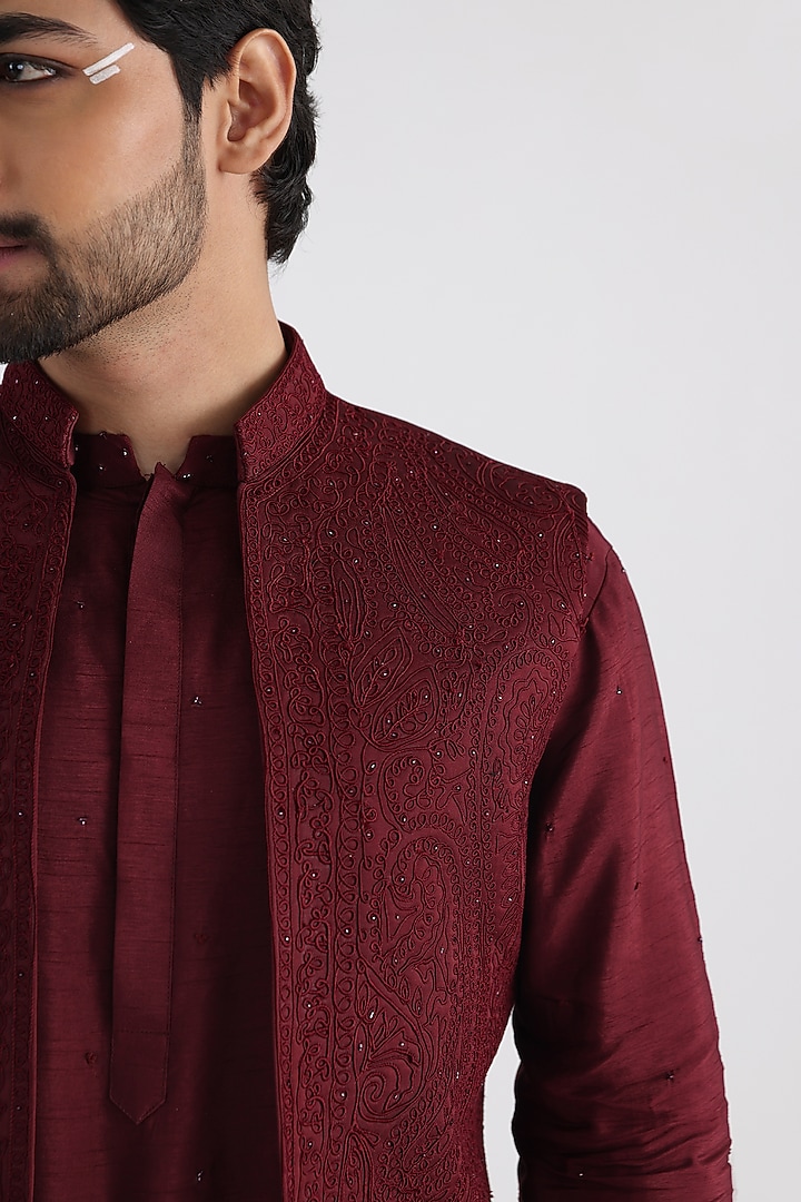 Maroon Linen Satin Embroidered Indo-Western Set by Smriti By Anju Agarwal Men at Pernia's Pop Up Shop