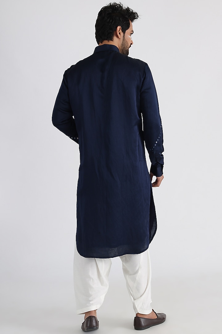 Navy Blue Linen Satin Mulmul Embroidered Kurta Set by Smriti By Anju Agarwal Men at Pernia's Pop Up Shop
