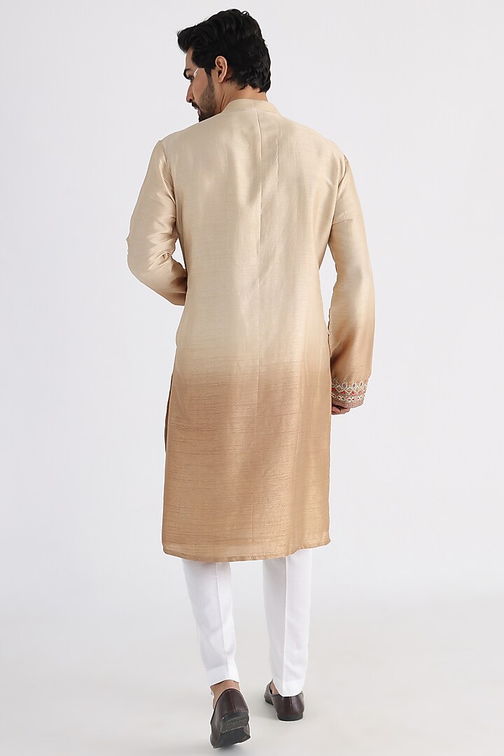 Beige Bemberg Silk Mulmul Machine Embroidered Kurta Set by Smriti By Anju Agarwal Men at Pernia's Pop Up Shop