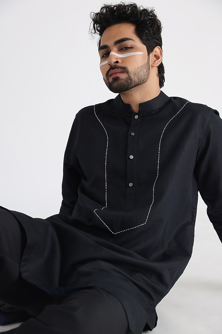 Black Khadi Embroidered Kurta Set by Smriti By Anju Agarwal Men at Pernia's Pop Up Shop