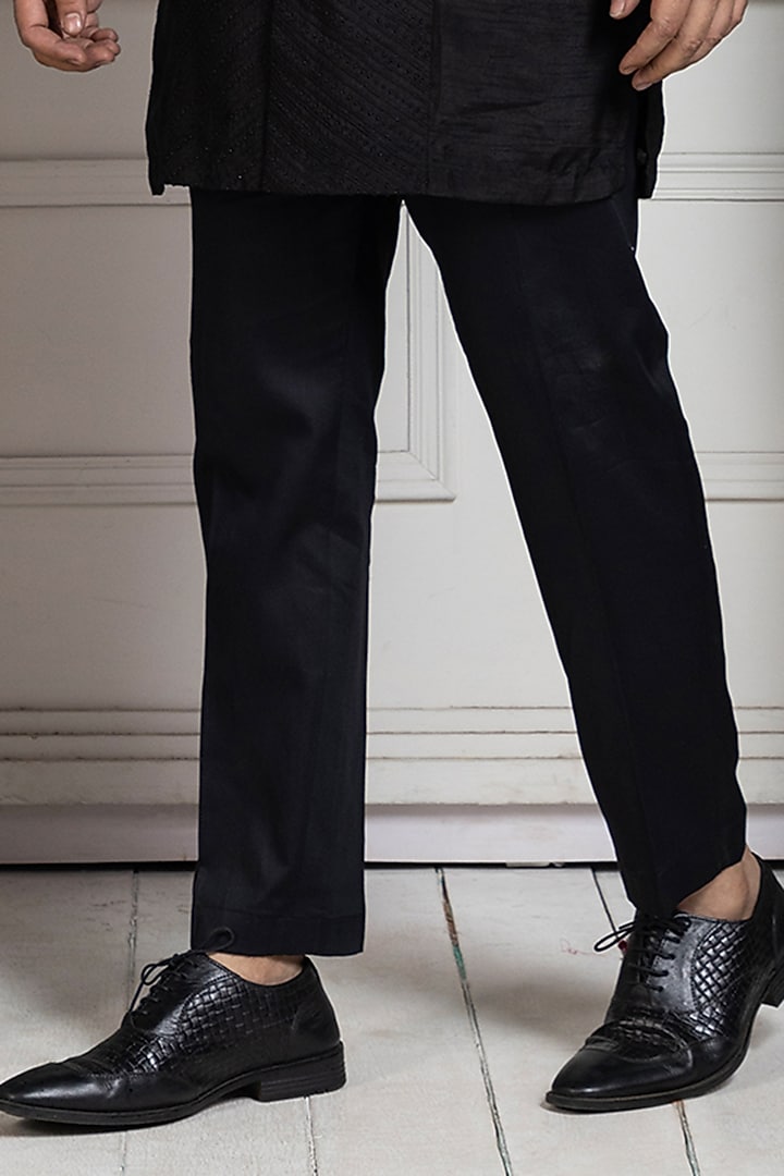 Midnight Black Silk Bead Hand Embroidered Kurta Set by Smriti by Anju Agarwal Men at Pernia's Pop Up Shop
