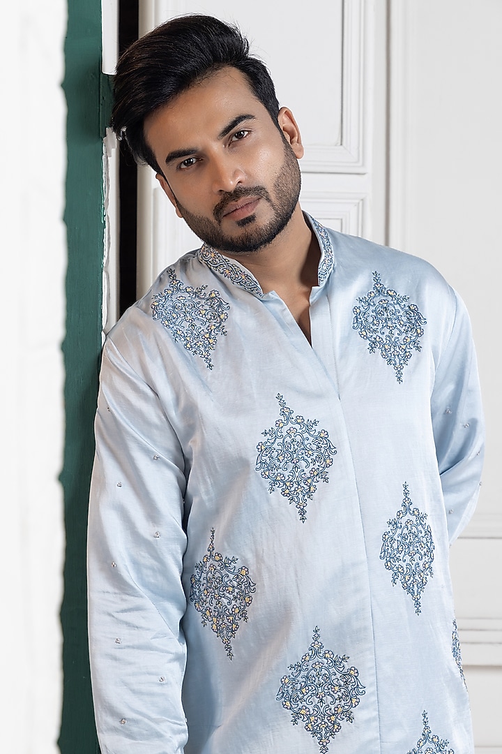 Sky Blue Linen Satin Resham Hand Embroidered Kurta Set by Smriti by Anju Agarwal Men at Pernia's Pop Up Shop