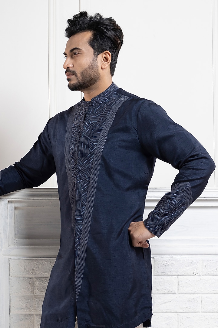 Sapphire Blue Bam Silk Thread Embroidered Kurta Set by Smriti by Anju Agarwal Men at Pernia's Pop Up Shop