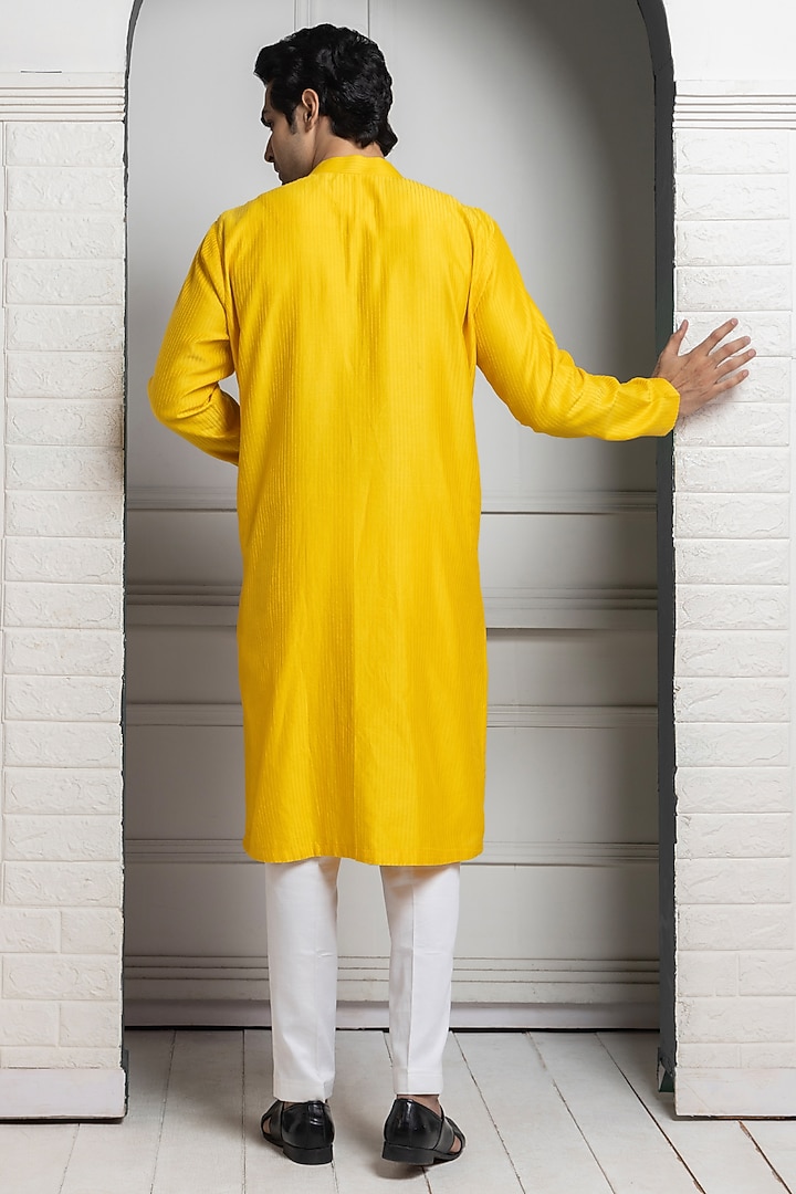 Yellow Chanderi Thread Embroidered Kurta Set by Smriti by Anju Agarwal Men at Pernia's Pop Up Shop