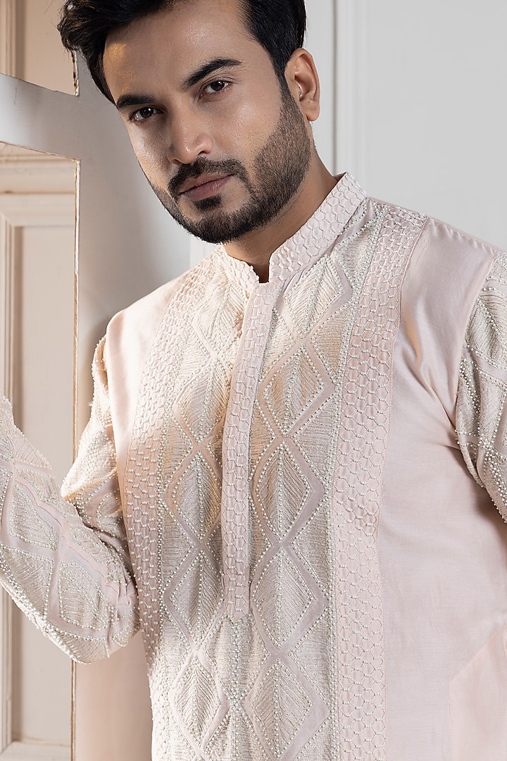 Blush Pink Chanderi Thread Aari Embroidered Kurta Set by Smriti by Anju Agarwal Men at Pernia's Pop Up Shop
