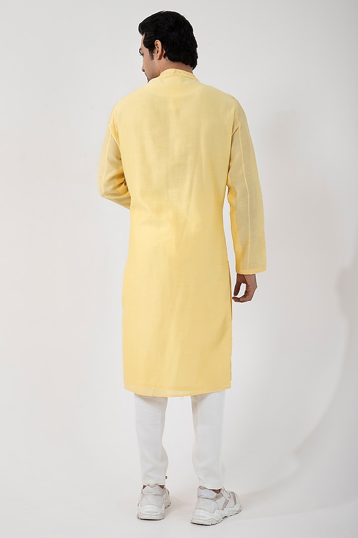 Yellow Chanderi Mulmul Thread Embroidered Kurta Set by Smriti by Anju Agarwal Men at Pernia's Pop Up Shop