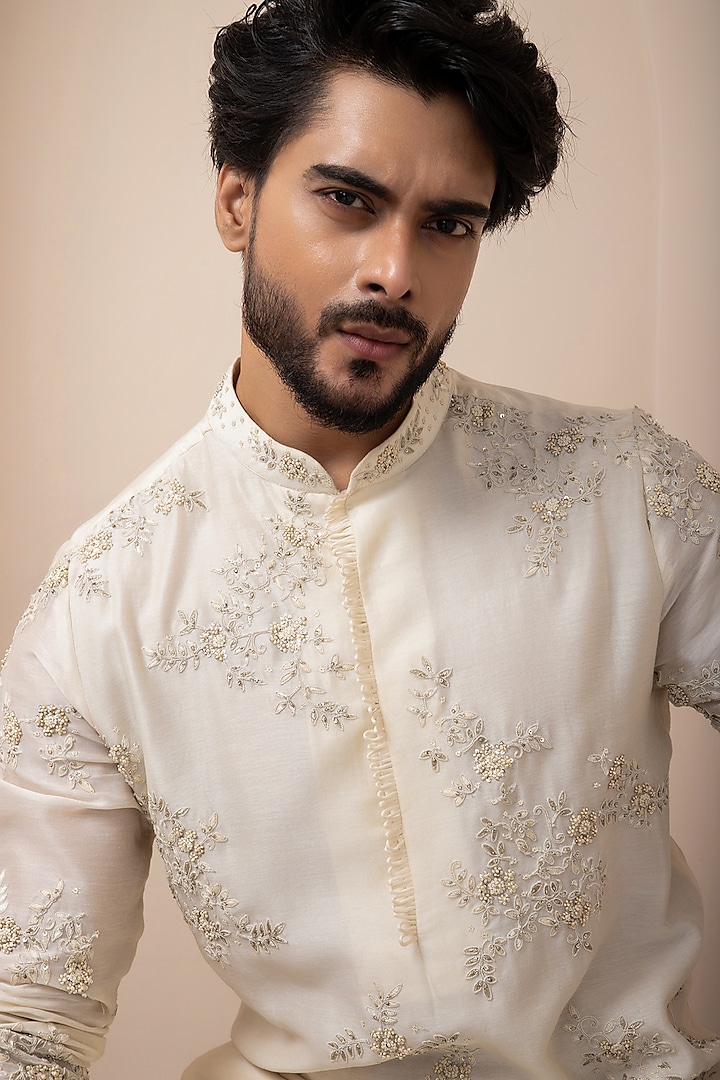Ivory Chanderi Mulmul Thread Embroidered Kurta Set by Smriti by Anju Agarwal Men at Pernia's Pop Up Shop