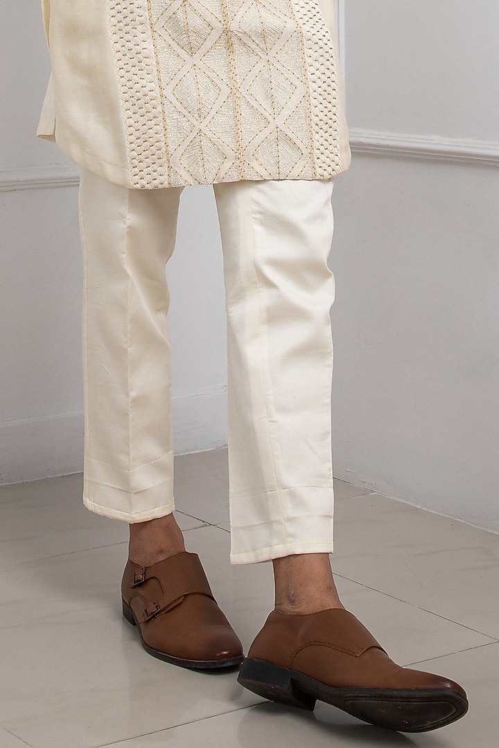 Ivory Chanderi Mulmul Gold Embroidered Kurta Set by Smriti by Anju Agarwal Men at Pernia's Pop Up Shop