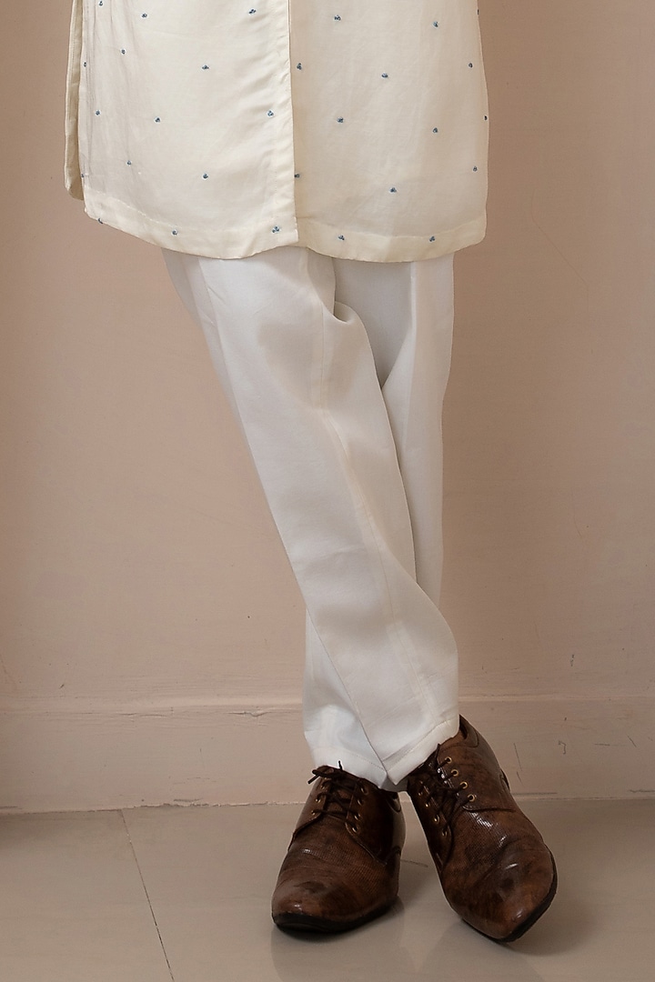 White Ombre Linen Satin Thread Embroidered Kurta Set by Smriti by Anju Agarwal Men at Pernia's Pop Up Shop