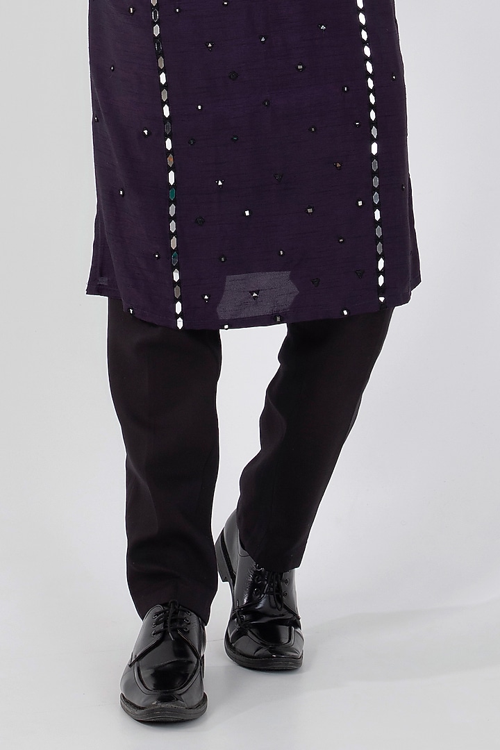 Purple Silk Mulmul Mirror Embroidered Kurta Set by Smriti by Anju Agarwal Men at Pernia's Pop Up Shop
