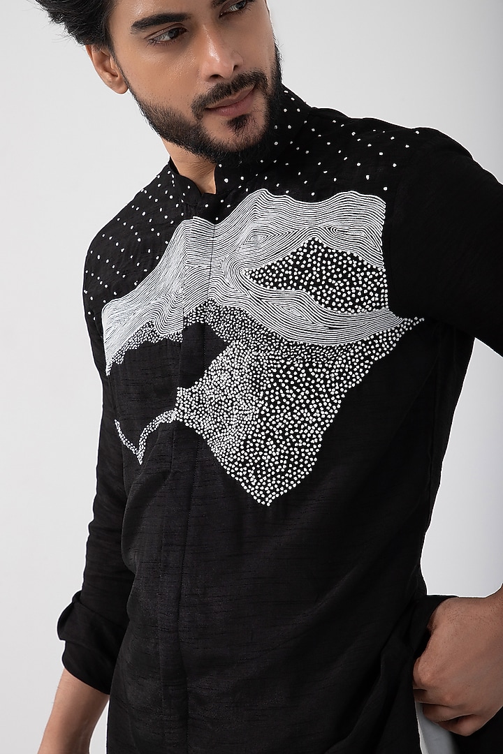 Black Cotton Khadi Mulmul Thread Embroidered Kurta Set by Smriti by Anju Agarwal Men at Pernia's Pop Up Shop