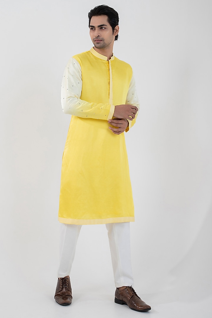 Yellow Linen Satin Mulmul Hand Embroidered Kurta Set by Smriti By Anju Agarwal Men at Pernia's Pop Up Shop