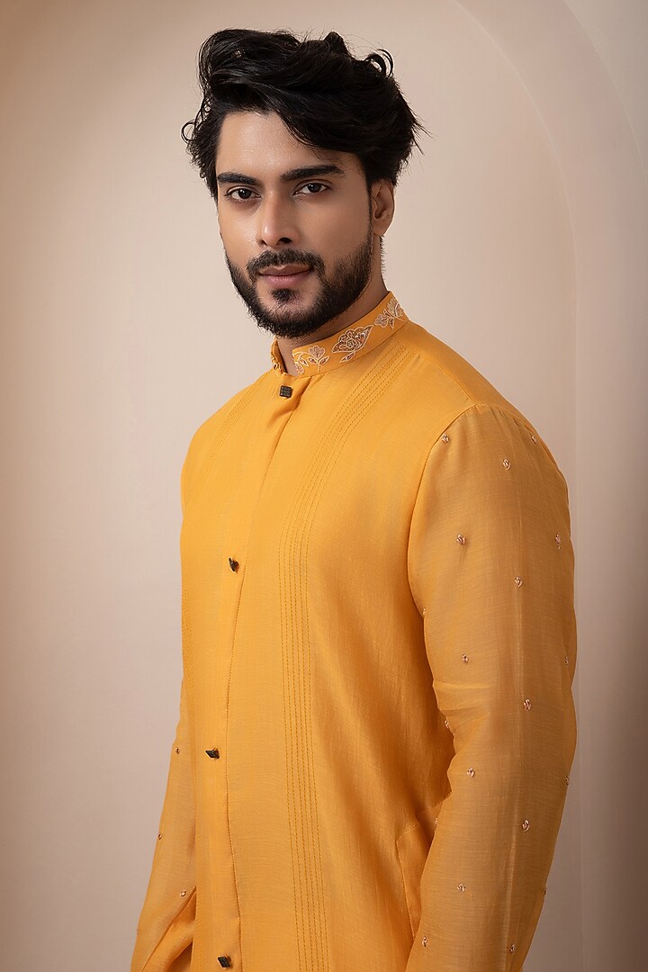 Chrome Yellow Chanderi Embroidered Kurta Set by Smriti by Anju Agarwal Men at Pernia's Pop Up Shop