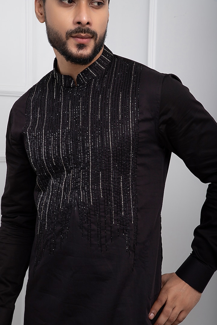 Black Suiting Hand Embroidered Kurta Set by Smriti by Anju Agarwal Men at Pernia's Pop Up Shop