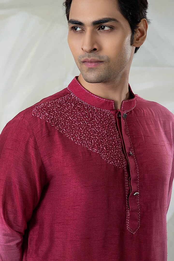 Maroon Ombre Silk Embroidered Kurta Set by Smriti By Anju Agarwal Men at Pernia's Pop Up Shop