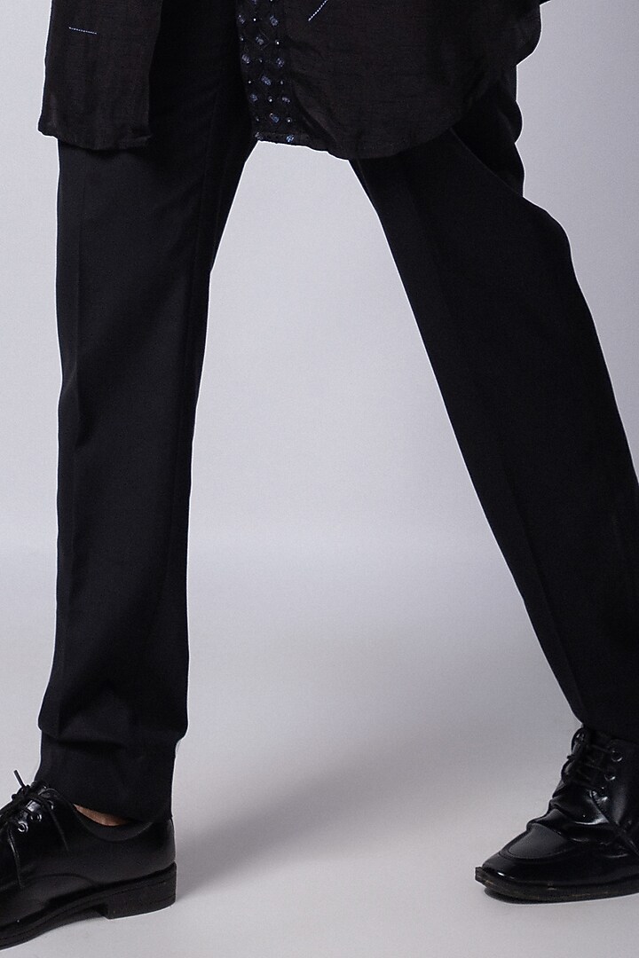 Black Silk Mulmul Embellished Kurta Set by Smriti by Anju Agarwal Men at Pernia's Pop Up Shop