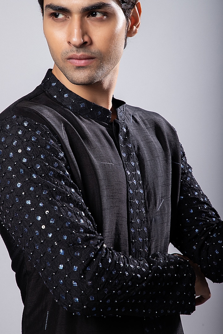 Black Silk Mulmul Embellished Kurta Set by Smriti by Anju Agarwal Men at Pernia's Pop Up Shop