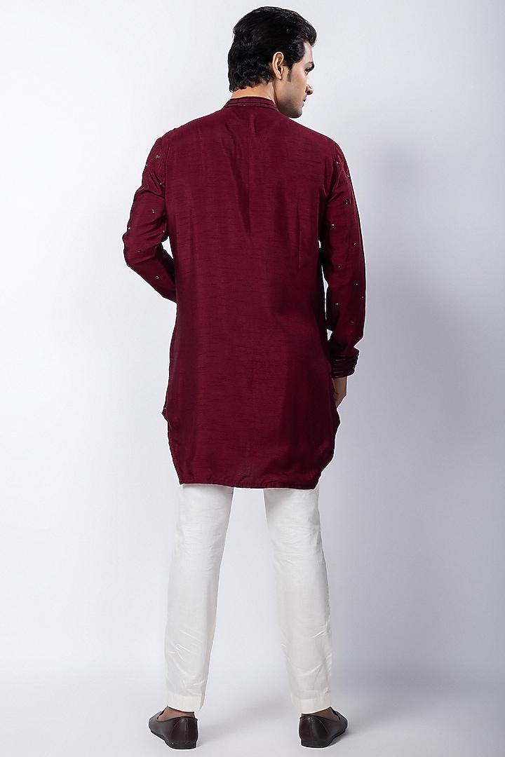 Maroon Silk Mulmul Cutdana Embellished Kurta Set by Smriti by Anju Agarwal Men at Pernia's Pop Up Shop