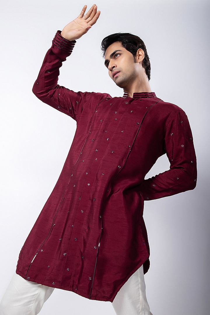 Maroon Silk Mulmul Cutdana Embellished Kurta Set by Smriti by Anju Agarwal Men at Pernia's Pop Up Shop