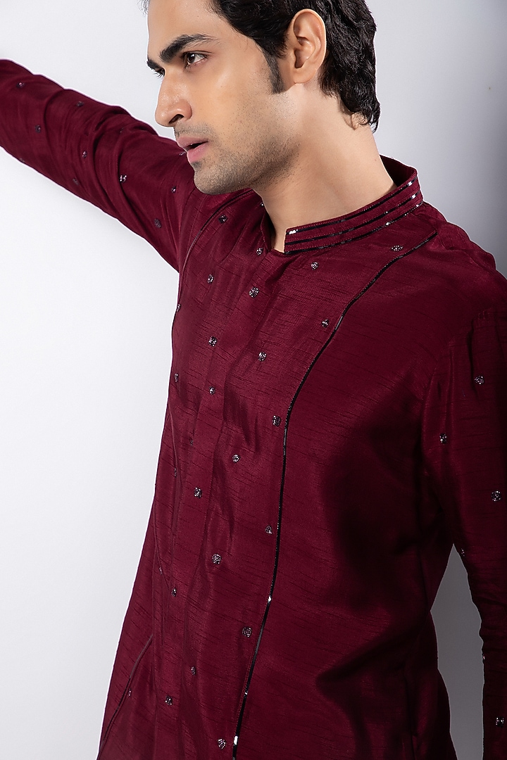 Maroon Silk Mulmul Cutdana Embellished Kurta Set by Smriti by Anju Agarwal Men at Pernia's Pop Up Shop