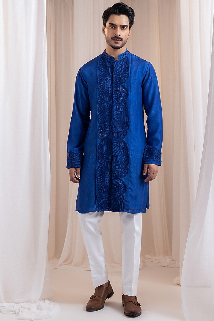 Blue Silk Thread Embroidered Kurta Set by Smriti by Anju Agarwal Men at Pernia's Pop Up Shop