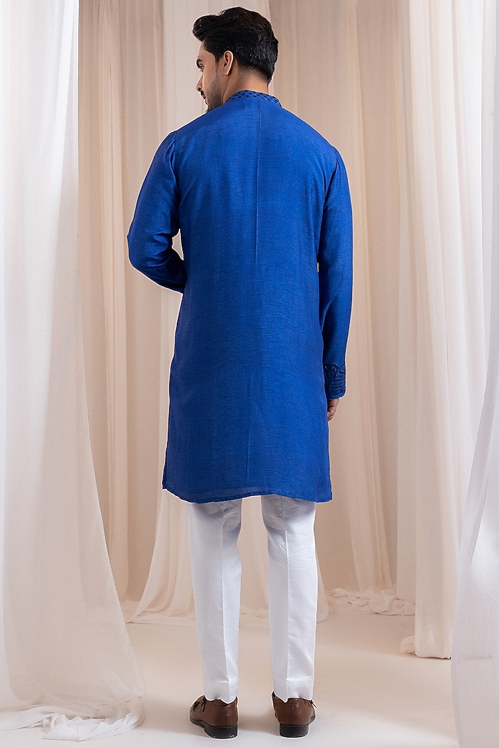 Blue Silk Thread Embroidered Kurta Set by Smriti by Anju Agarwal Men at Pernia's Pop Up Shop