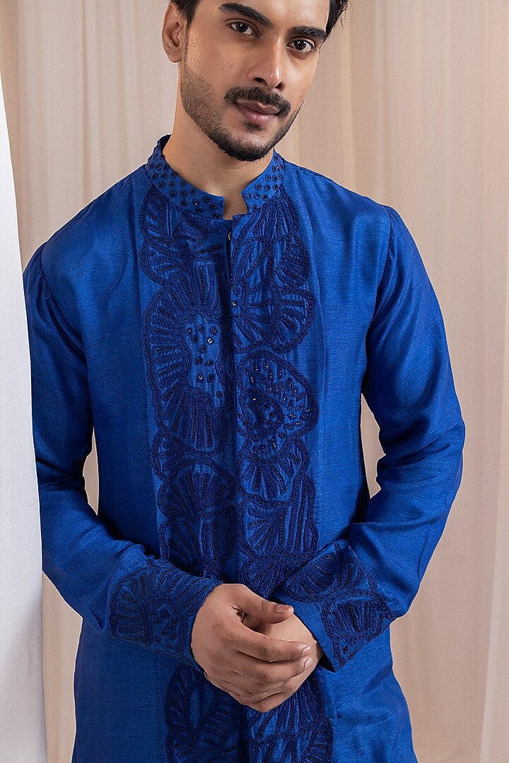 Blue Silk Thread Embroidered Kurta Set by Smriti by Anju Agarwal Men at Pernia's Pop Up Shop